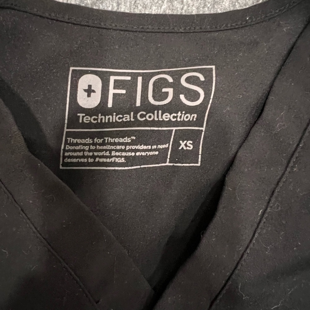 Figs Black Scrub Top